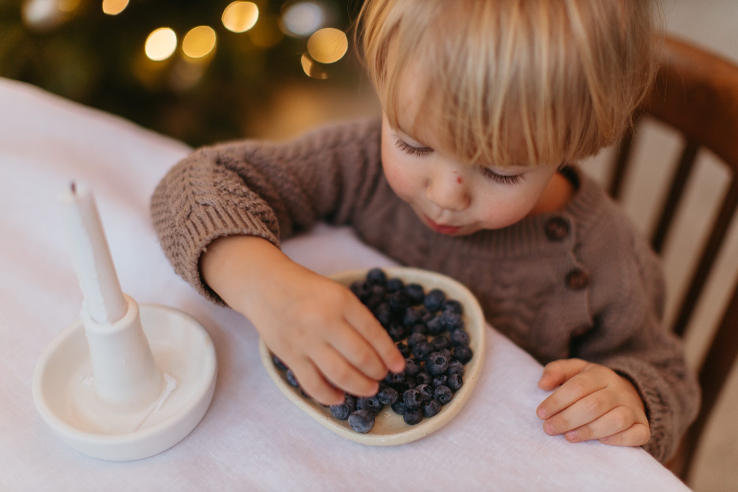 Leia mais sobre o artigo Rotina alimentar do bebê de 1 ano: dicas para a família